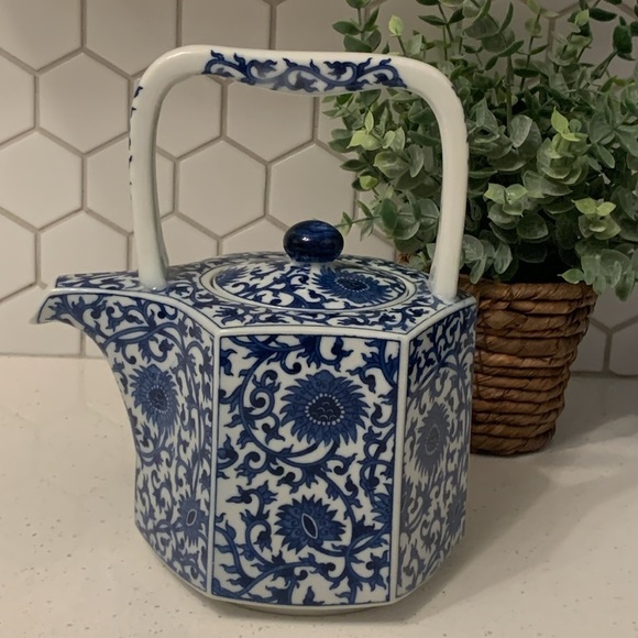 Takahashi Chinoiserie Vintage Blue‎ & White Floral Hexagonal Tea Pot Heavy Japan - Picture 2 of 10